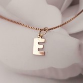 Gouden 14 karaats Letter E hanger