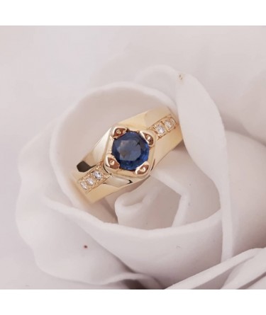 Ring ~ Gouden handgemaakte Ring met saffier & Diamanten