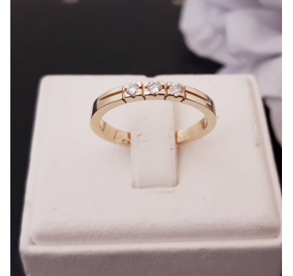 Ring ~ Gouden 14 karaats Rijring met 3 Diamanten met design